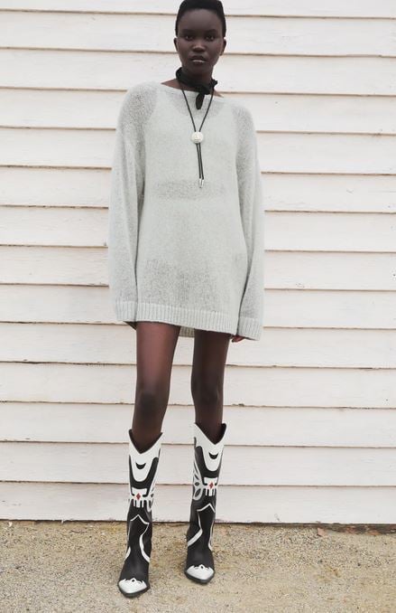 La versi&oacute;n low cost de Stradivarius de las botas cowboy de Zara