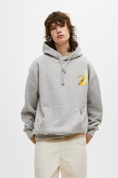 Nueva sudadera de pl&aacute;tano / Pull&Bear