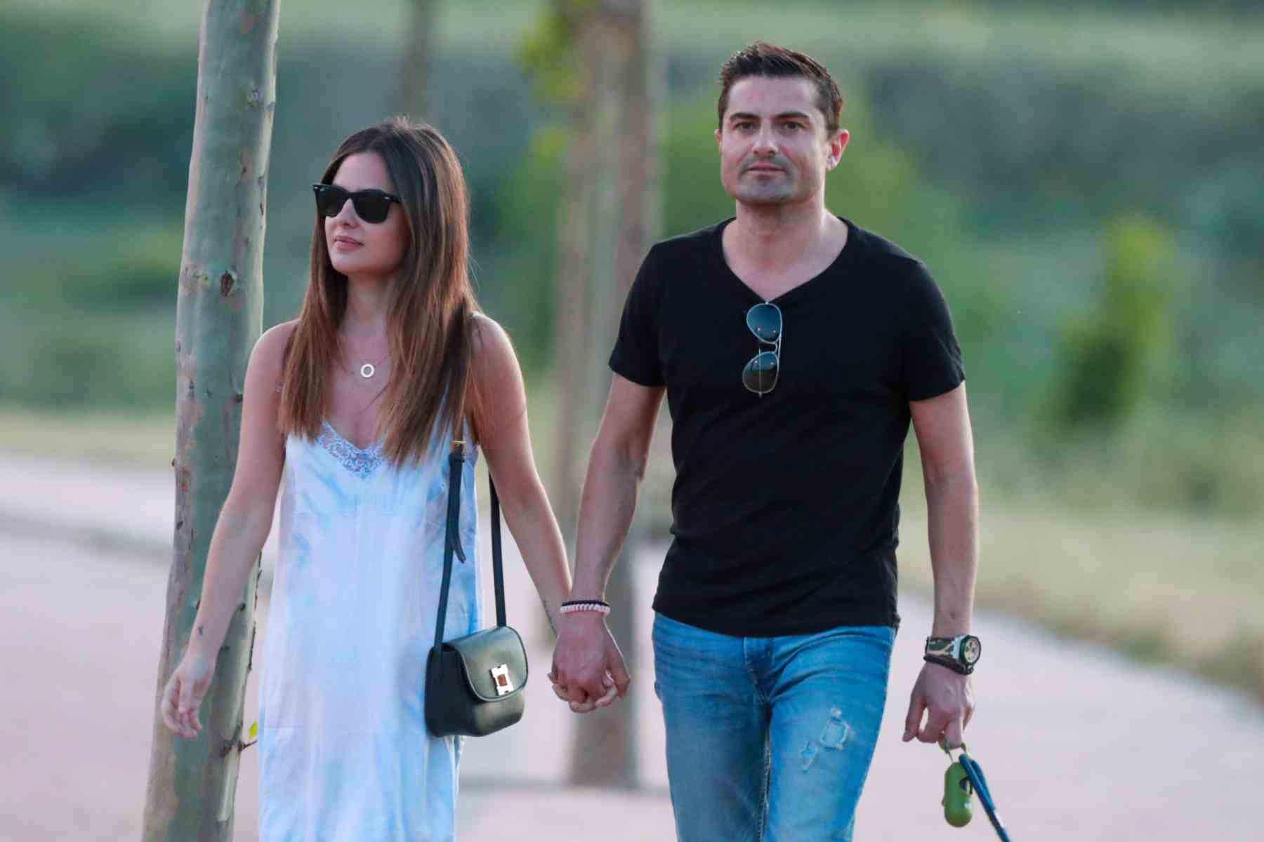 Alexia Rivas y Alfonso Merlos paseando / Gtres