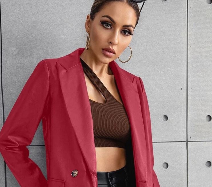 La blazer de polipiel roja que falta en tu armario