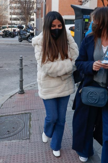 Isa Pantoja saliendo del abogado./Gtres