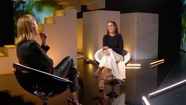 Paula Echevarr&iacute;a y Mar&iacute;a Casado durante la entrevista en el programa 'Las tres puertas'./RTVE