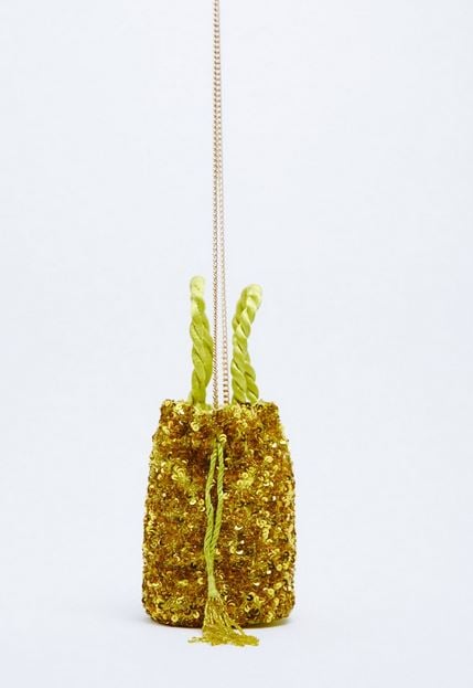 Pasar&aacute;s un San Valent&iacute;n brillante con este bolso de Zara que nos tiene enamoradas