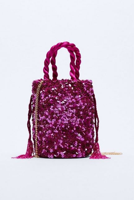 Pasar&aacute;s un San Valent&iacute;n brillante con este bolso de Zara que nos tiene enamoradas