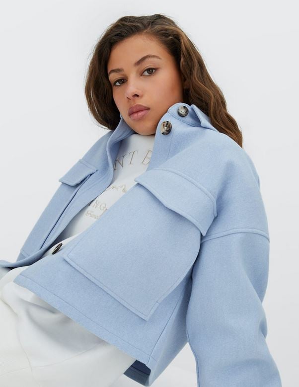 La sobrecamisa de Stradivarius para el entretiempo