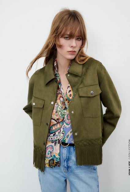 Ya puedes compra la sobrecamisa que estabas esperando. Es la chaqueta m&aacute;s especial y llamativa de Zara que destaca por su color.