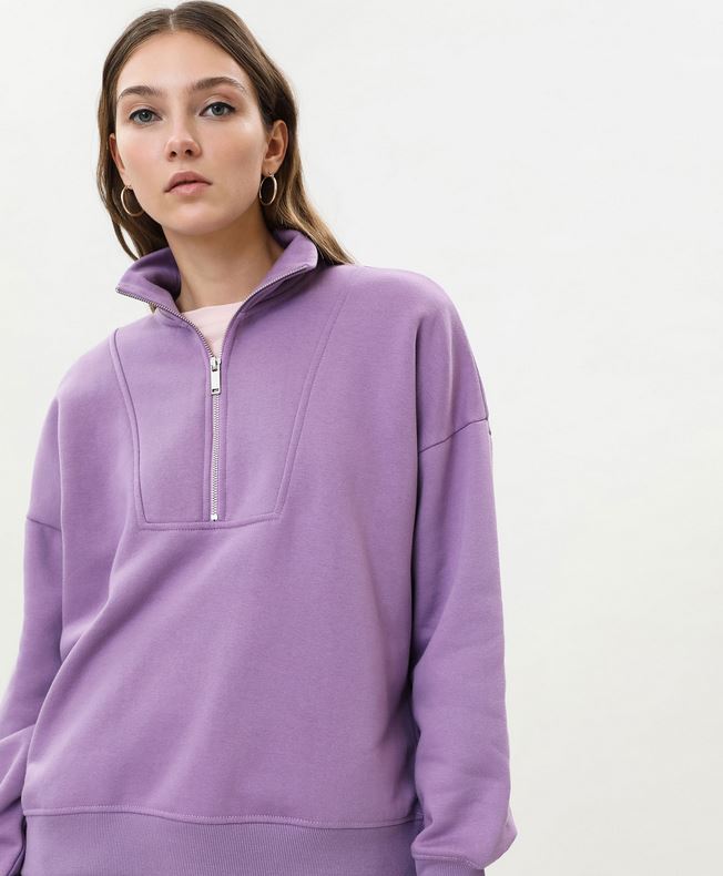 Todas queremos ir bien cómodas a diario. Y lo podemos conseguir con la sudadera de Lefties que permite ir bien con todo lo que tengamos