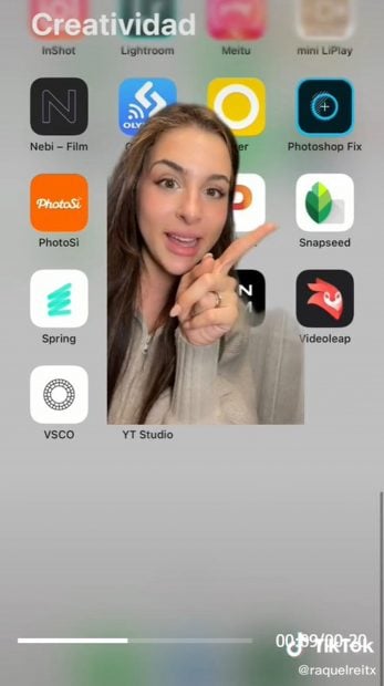 Raquel Reitx se&ntilde;alando / TikTok