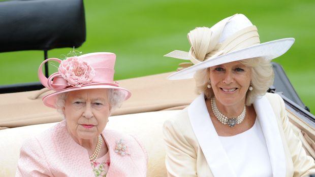 La Reina Isabel y Camilla Parker