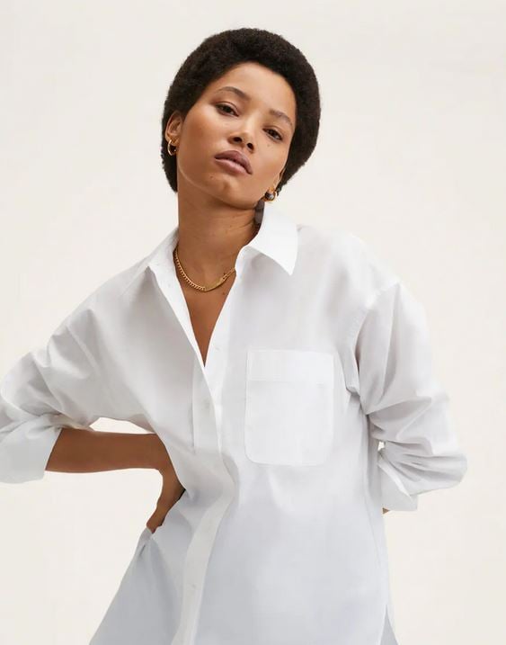 La camisa 'low cost' perfecta y m&aacute;s elegante para ir a la oficina est&aacute; en Mango y es esta