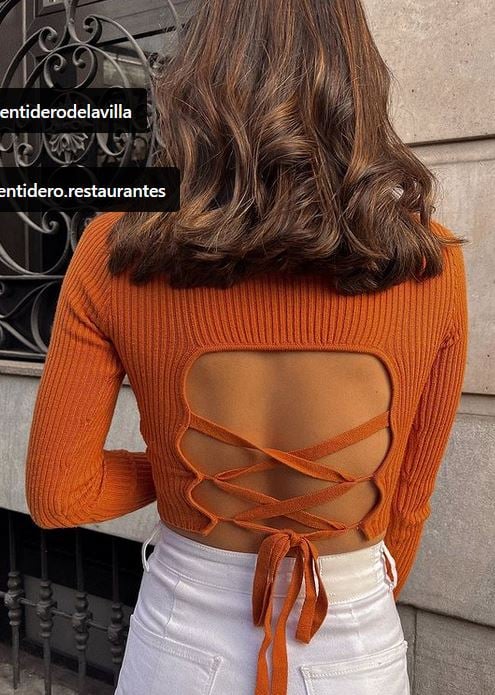 Mar&iacute;a F.Rub&iacute;es elige el jersey de espalda abierta para una tarde de chicas