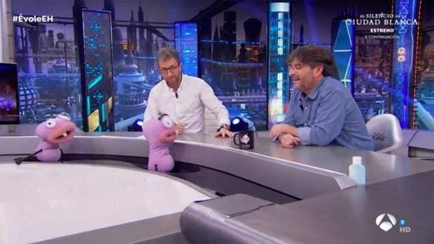 Jordi &Eacute;vole junto a Pablo Motos en 'El Hormiguero' en su &uacute;ltima visita./Antena 3