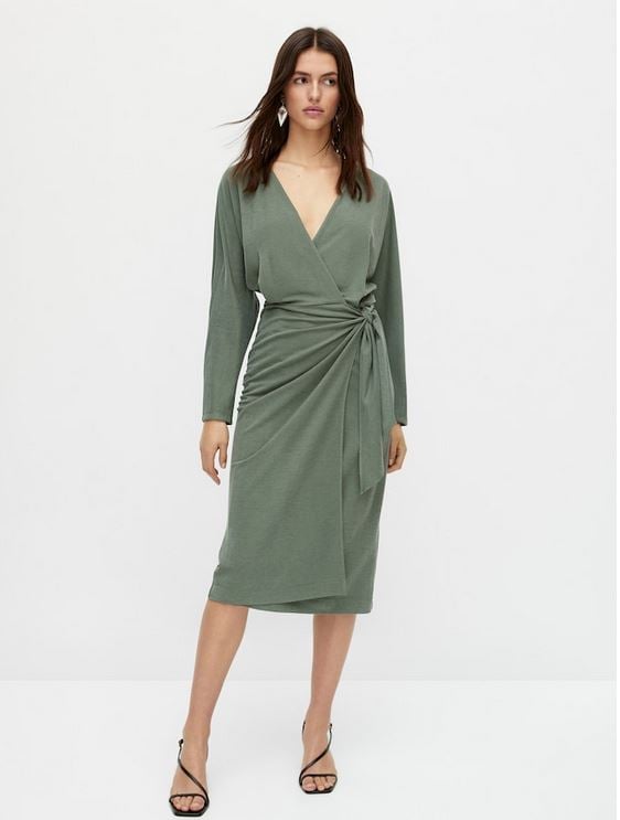 El vestido midi de Massimo Dutti que siempre queda bien