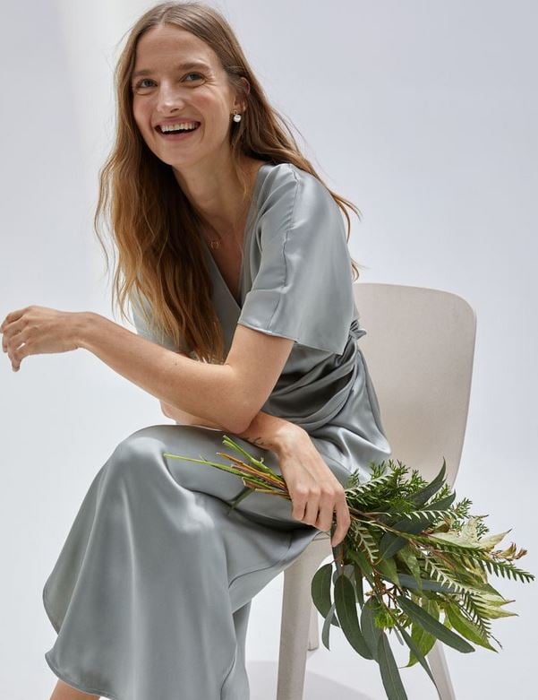 H&M tiene el vestido m&aacute;s sencillo y bonito para una boda en primavera