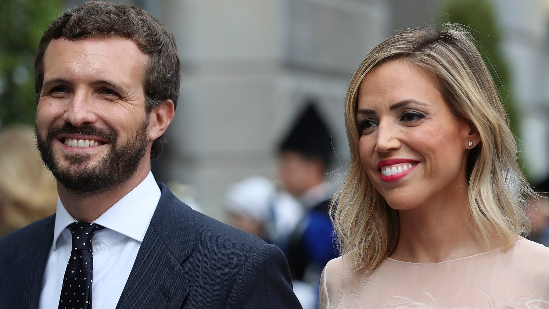 Pablo Casado e Isabel Torres sonriendo / Gtres