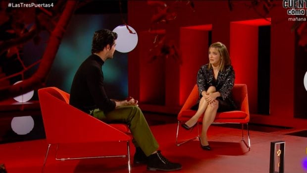 Miguel &Aacute;ngel Mu&ntilde;oz conversando con Mar&iacute;a Casado en 'Las tres puertas'./TVE