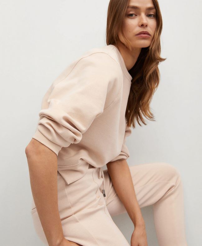 El pantalón que arrasa en la página online de Mango Outlet