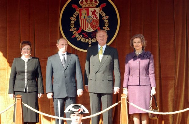 Los Reyes em&eacute;ritos con Putin y su exmujer / Gtres
