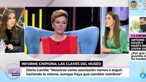 Gloria Camila e Isabel R&aacute;bago en 'Ya son las 8'./Telecinco