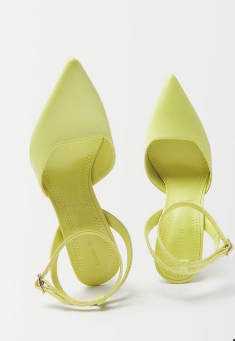 Bershka apuesta por los tacones en punta en los 3 colores que m&aacute;s favorecen a las morenas