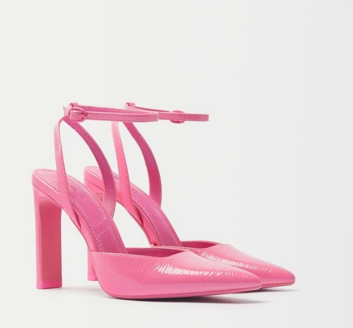 Bershka apuesta por los tacones en punta en los 3 colores que m&aacute;s favorecen a las morenas