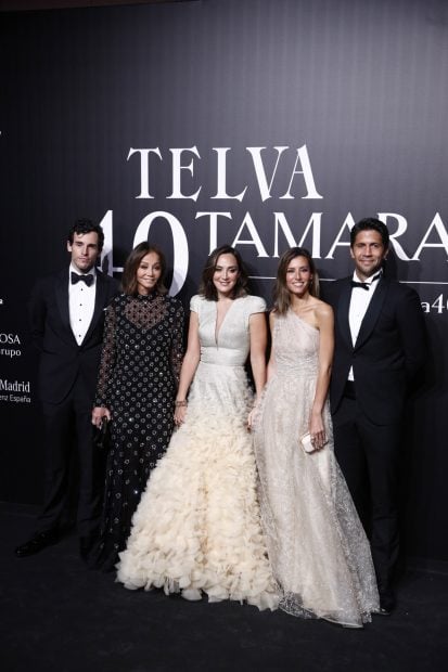 Tamara Falc&oacute; junto a Isabel Preysler, I&ntilde;igo Onieva, Fernando Verdasco y Ana Boyer./Gtres