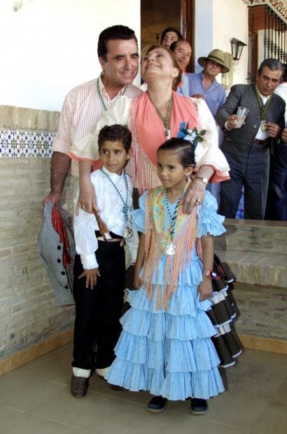 Roc&iacute;o Jurado y Ortega Cano con sus hijos / Gtres