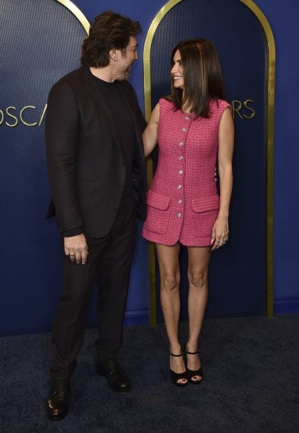 Pen&eacute;lope Cruz y Javier B&aacute;rden, muy c&oacute;mplices posando./Gtres
