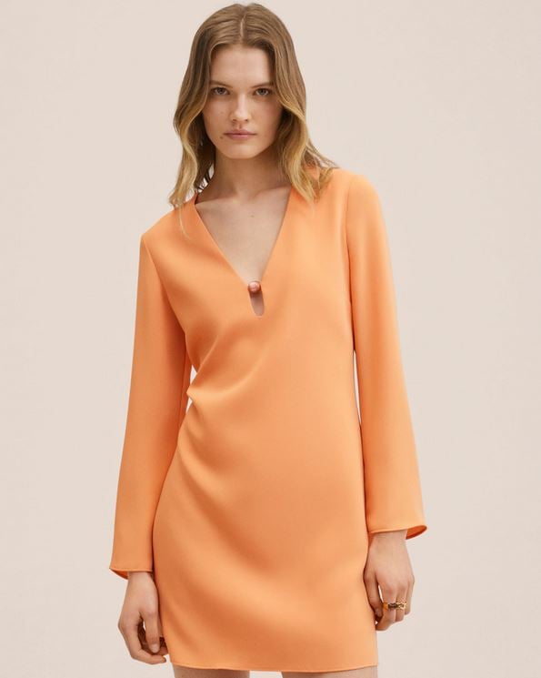 Mango sabe cu&aacute;l va a ser el color del verano y apuesta por este vestidazo