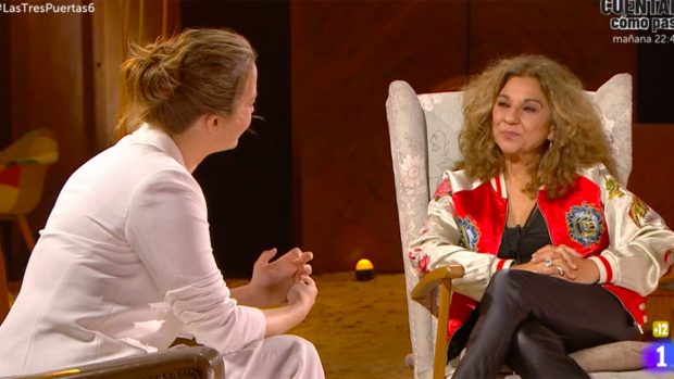 Lolita Flores y Mar&iacute;a Casado en 'Las tres puertas'./TVE