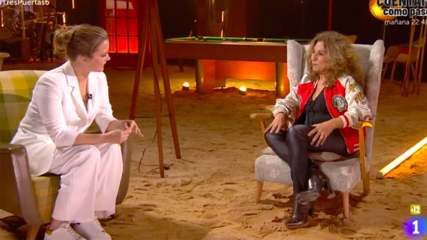 Mar&iacute;a Casado conversando con Lolita Flores./TVE