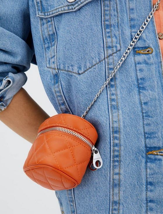 &iexcl;Stradivarius lo ha conseguido!: no encontrar&aacute;s unos mini bolsos con m&aacute;s encanto