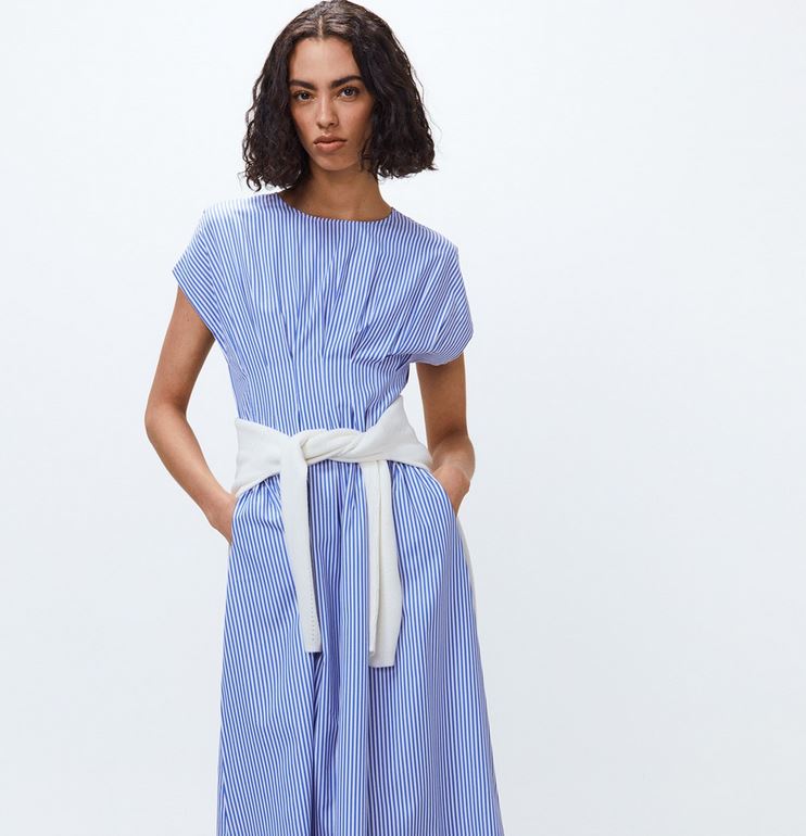 El vestido con bolsillos de Sfera para combinar con tacones o mocasines