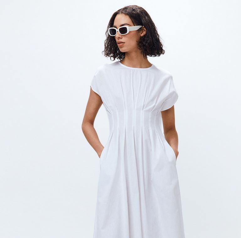 El vestido con bolsillos de Sfera para combinar con tacones o mocasines