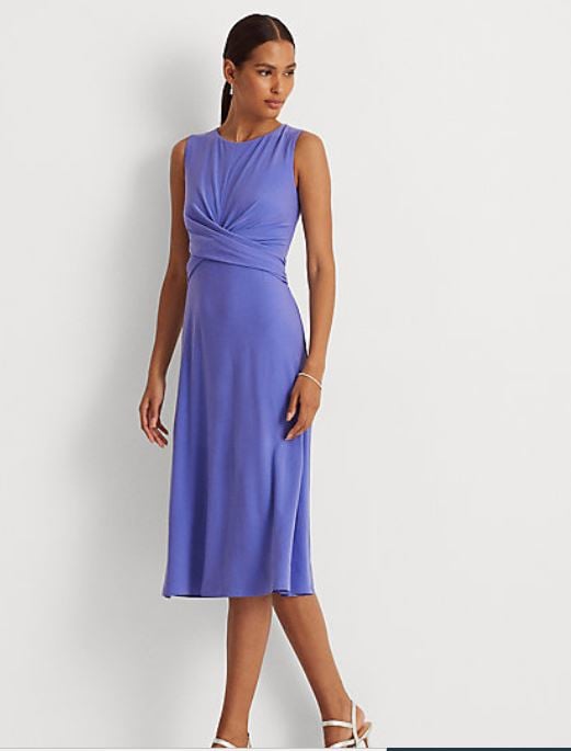 Nos encanta una fiesta. Y por esto debemos ir con nuestras mejores galas y dise&ntilde;os. As&iacute; nos parece ideal el vestido de Ralph Lauren perfecto para una boda en primavera.