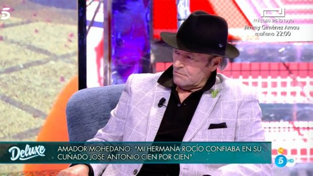 Amador Mohedano en el plat&oacute; de 'Viernes Deluxe' durante su entrevista./Telecinco
