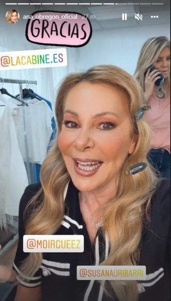 Ana Obreg&oacute;n maquill&aacute;ndose / Instagram