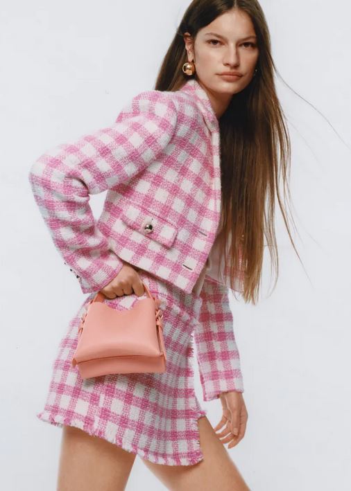 El mini bolso de Mango que va a tener lista de espera por su precio