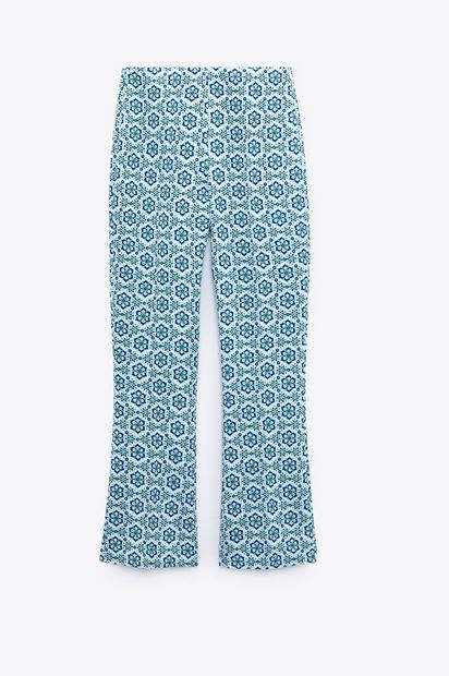 Los pantalones florales de Zara que te alegrarán la primavera