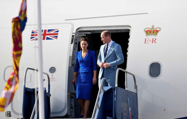 Los duques de Cambridge aterrizando / Gtres
