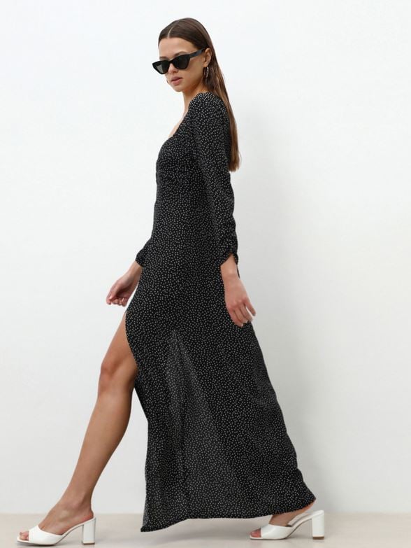 El vestido de Lefties con aberturas para lucir piernas perfectas