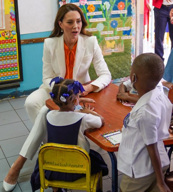 Kate Middleton ha apostado por el blanco y el naranja en esta ocasi&oacute;n./Gtres