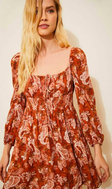 Vestido boho de Stradivarius./Stradivarius