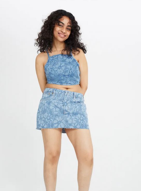 En la moda todo vuelve. Sabemos que es algo c&iacute;clico y por esto nos ponemos ahora ropa de hace algunas d&eacute;cadas. Vemos que regresa la falda m&aacute;s top de los 70 en H&M