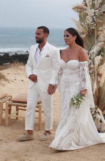 Anabel Pantoja y Omar S&aacute;nchez en su boda / Gtres