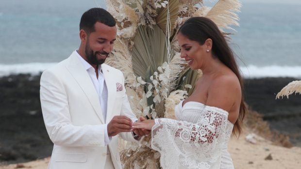 Anabel Pantoja y Omar S&aacute;nchez en su boda / Gtres