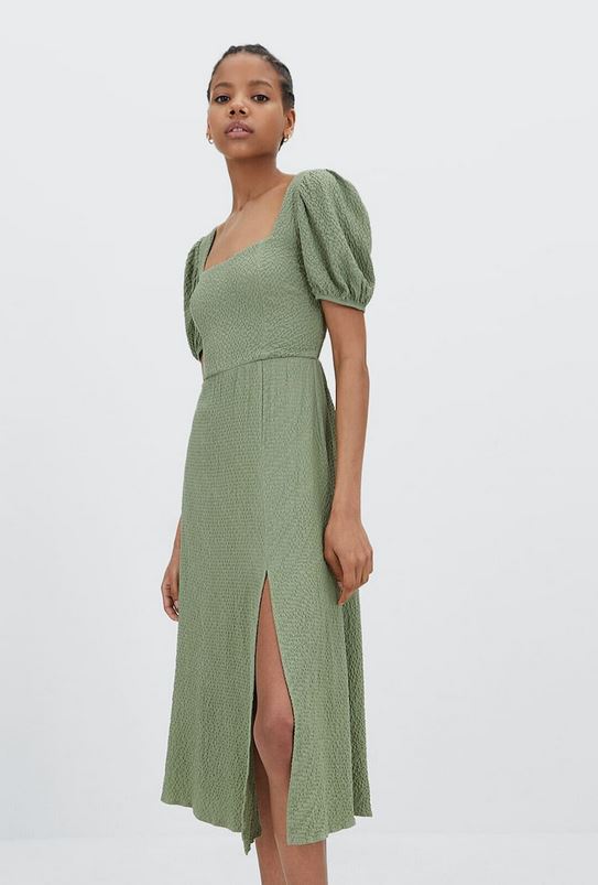 Stradivarius tiene el vestido negro perfecto para este tiempo