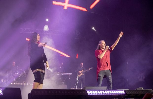 &Aacute;ngela Mu&ntilde;oz y Dioni Mart&iacute;n de 'Camela' en un concierto / Gtres