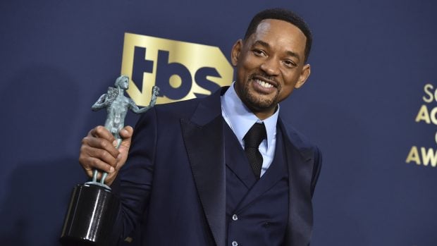Will Smith posando con un premio./Gtres