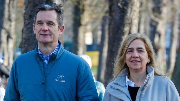 I&ntilde;aki Urdangarin y la Infanta Cristina paseando / Gtres